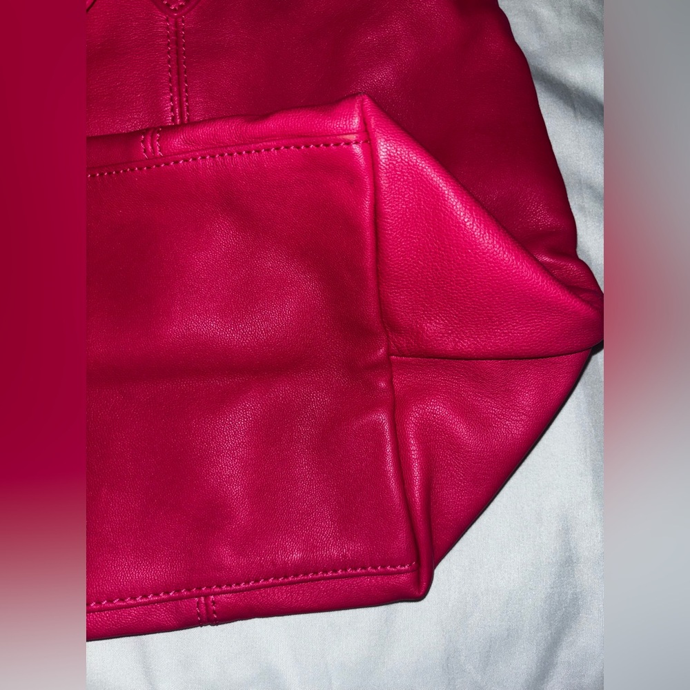Longchamp Pink Shoulder Bag with Structured Design - Picture 5 of 5